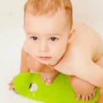 Easy tips for cleaning a rubber bath mat. One of my favorite bathroom cleaning hacks!