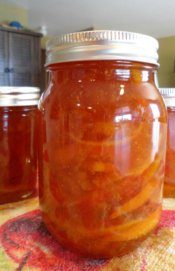 Easy recipe for making old-fashioned orange marmalade jam with no pectin. Quick and easy marmalade recipe for canning!