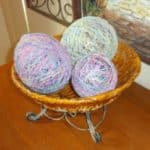 How to make string Easter eggs with balloons and liquid starch. A fun DIY Easter craft for the whole family!