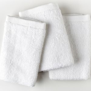 Do you wonder how hotels keep their towels so white? If you're tired of your towels looking dingy, it's time to take a page from the hotel laundry playbook.