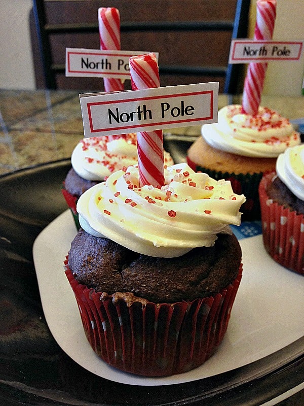 Easy recipe for North Pole cupcakes. One of my favorite holiday dessert recipe ideas!