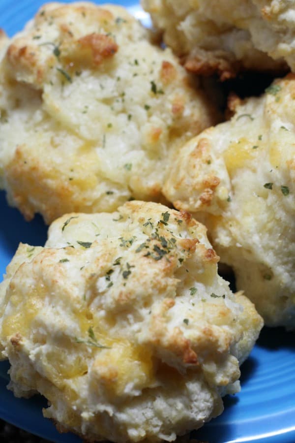 Easy Red Lobster cheddar bay biscuits recipe made with Bisquick. One of my favorite easy biscuit recipes.