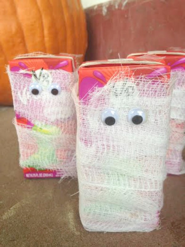 These mummy juice boxes are a fun easy kids drink to make for Halloween parties.