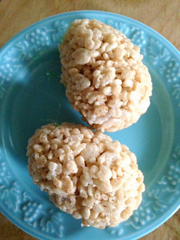 Rice Krispie treat eggs. One of my favorite easy dessert recipes for Easter.