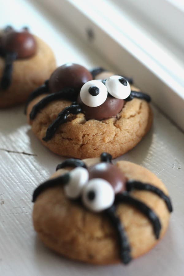 Spider Cookies for Halloween - Creative Homemaking