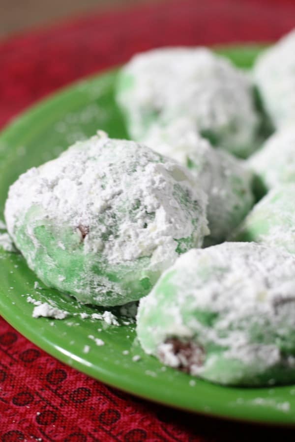 Easy chocolate chip mint snowball cookie recipe. Great Christmas cookie idea for holiday cookie exchanges.