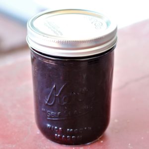 Easy recipe for canning blackberry jelly. Learn how to make jelly like a pro!