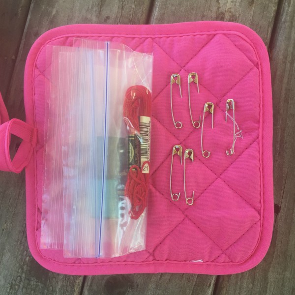 How to make easy DIY travel sized sewing kits from pot holders.