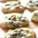 These Kris Kringle cookies are really easy to make and great to give away as gifts for the holidays. Share them at a Christmas cookie exchange!