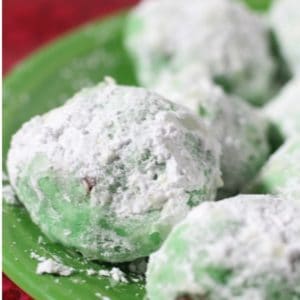 These mint snowball cookies are fun to make and even more fun to bite into. They are the perfect combination of chocolate and mint. Give these easy cookies a try for your next holiday or Christmas cookie exchange.