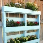 Two different ways to create a beautiful planter for flowers or herbs out of a recycled wooden pallet.