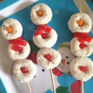 Have your elf on the shelf surprise your kids with these snowmen on a stick for breakfast.