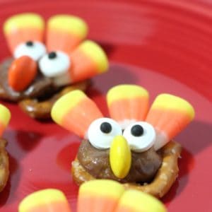 Easy turkey pretzel bites to make as a treat for Thanksgiving.