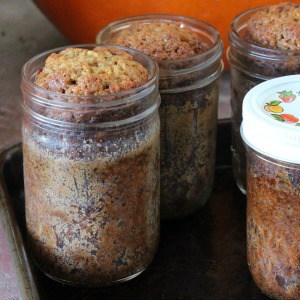 This easy banana bread in a jar recipe is a great gift idea for Christmas!