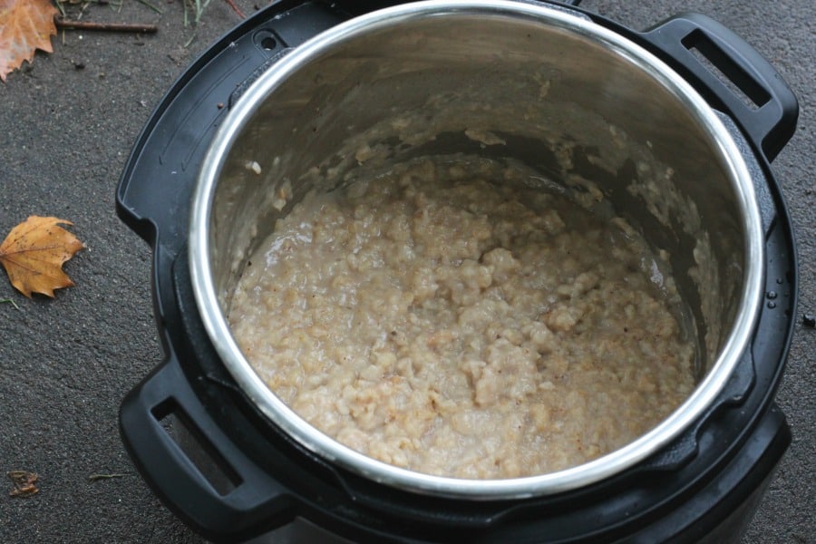 Easy no-fail recipe for making iinstant pot oatmeal from old fashioned oats. One of my favorite instant pot recipes!