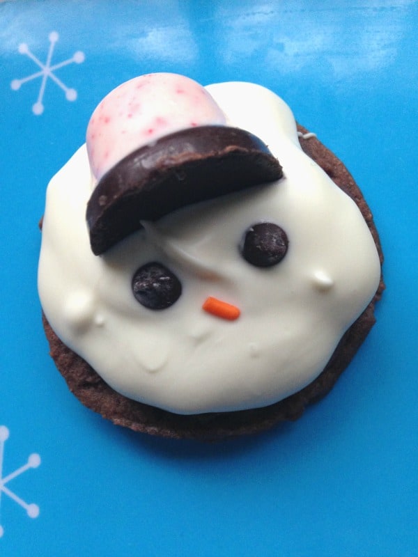 Easy recipe for melted snowman cookies. One of my favorite decorated cookies for the Christmas holiday season. Fun for Christmas cookie exchanges!