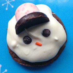 Easy recipe for melted snowman cookies. One of my favorite decorated cookies for the Christmas holiday season.