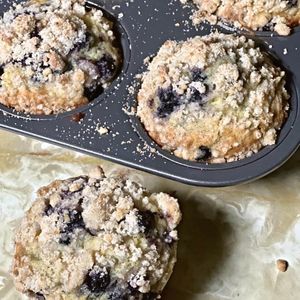 Recipe for the best large homemade blueberry muffins with streusel topping.