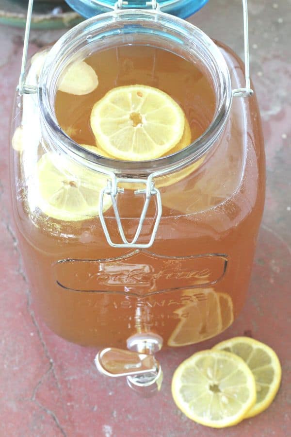 Easy lemon ginger kombucha recipe. How to make lemon ginger kombucha and its many benefits.