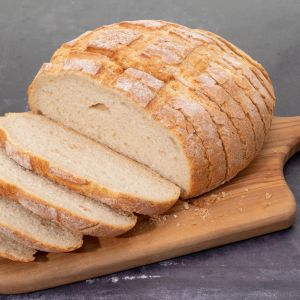 The best way to freeze bread! Tips for freezing and dethawing homemade and store bought bread so that it will stay fresh for up to several months.