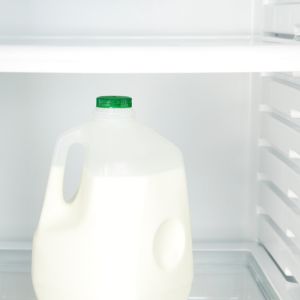 Tips for freezing milk that will extend its shelf life for several months. Includes uses for thawed milk.