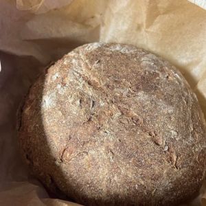 Looking for a tasty and easy bread recipe? Our no-knead dill rye bread is the perfect choice! With just a few ingredients and no kneading required, you'll have a delicious loaf in no time.