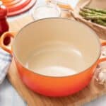 Step-by-step cleaning of enameled cast iron